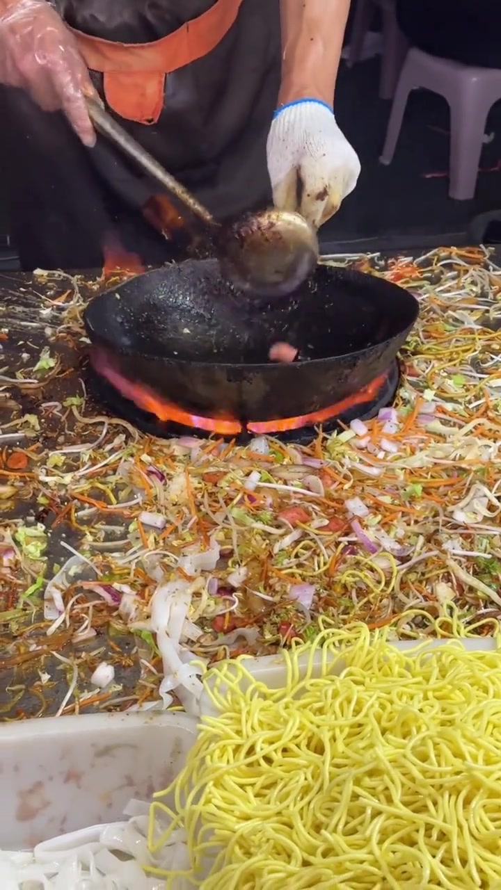 这一天下来，桌上的都够打包好几份了
