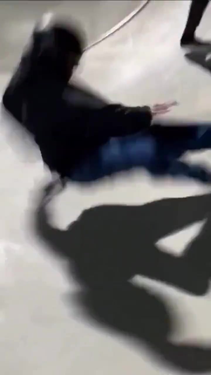 男子这一出手，直接给人打断施法