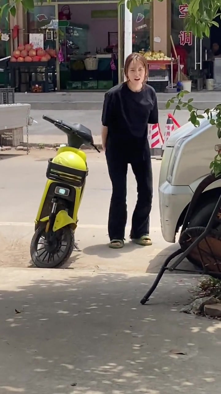 明知道烫还坐上去啊