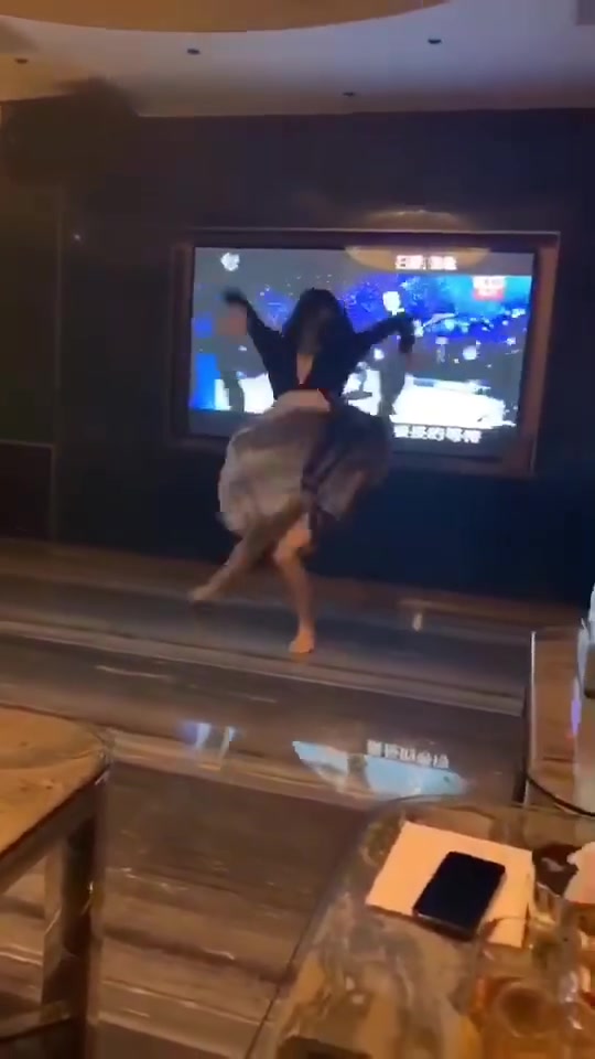 女生得进了KTV，才知道她花活有多少...