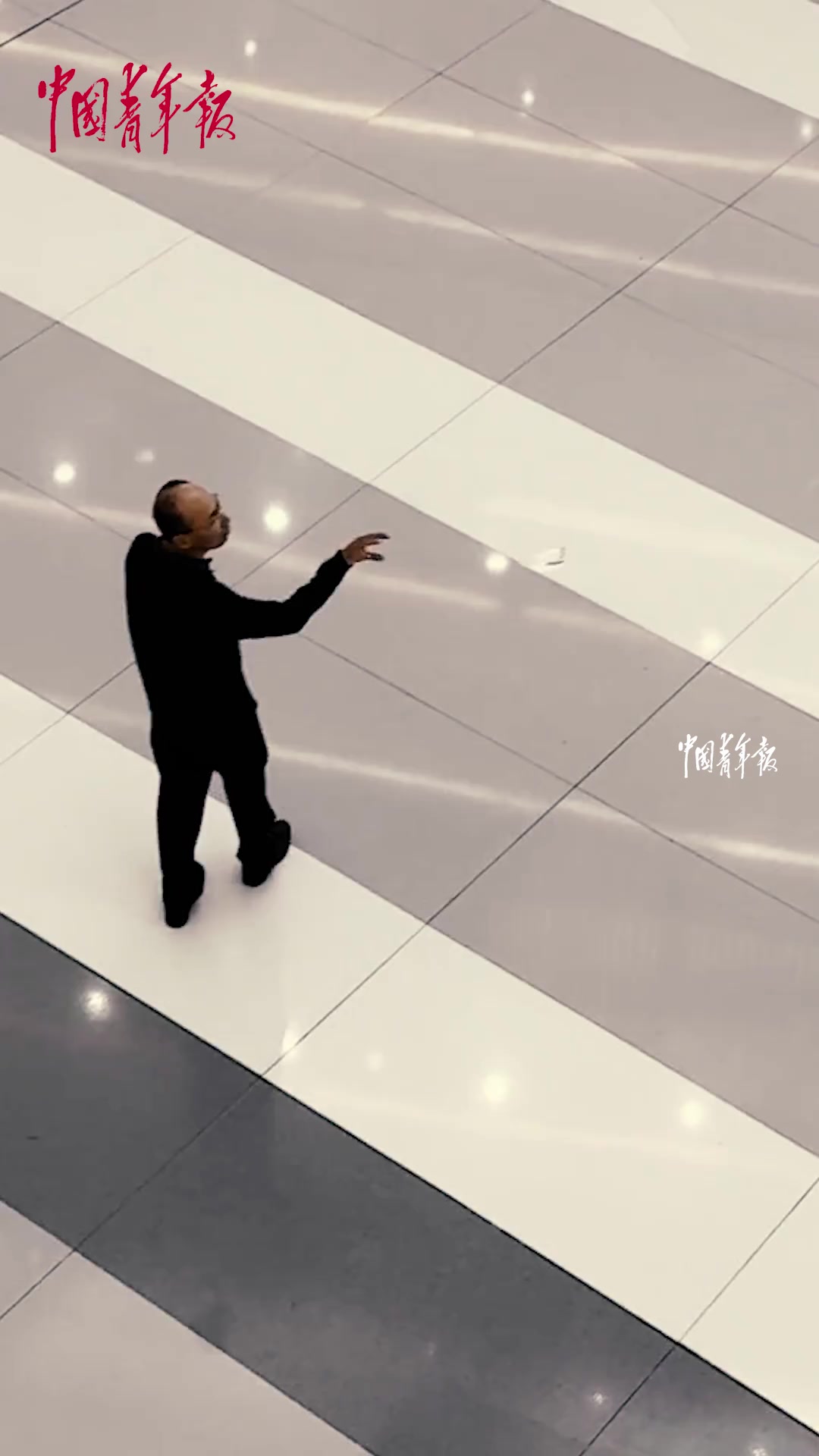 不懂就问，为什么他的纸飞机会导航？
