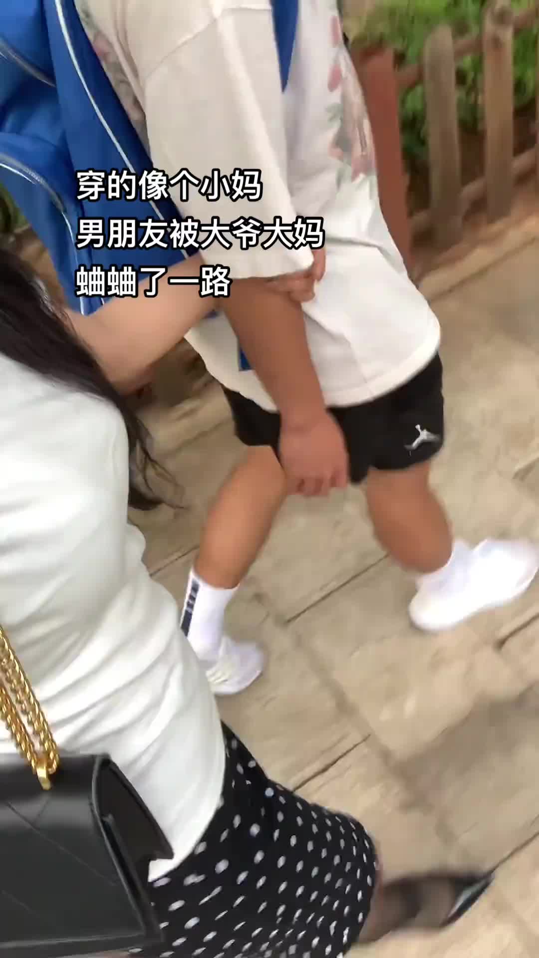 带着轻熟女小妈风的女朋友上街有多社死