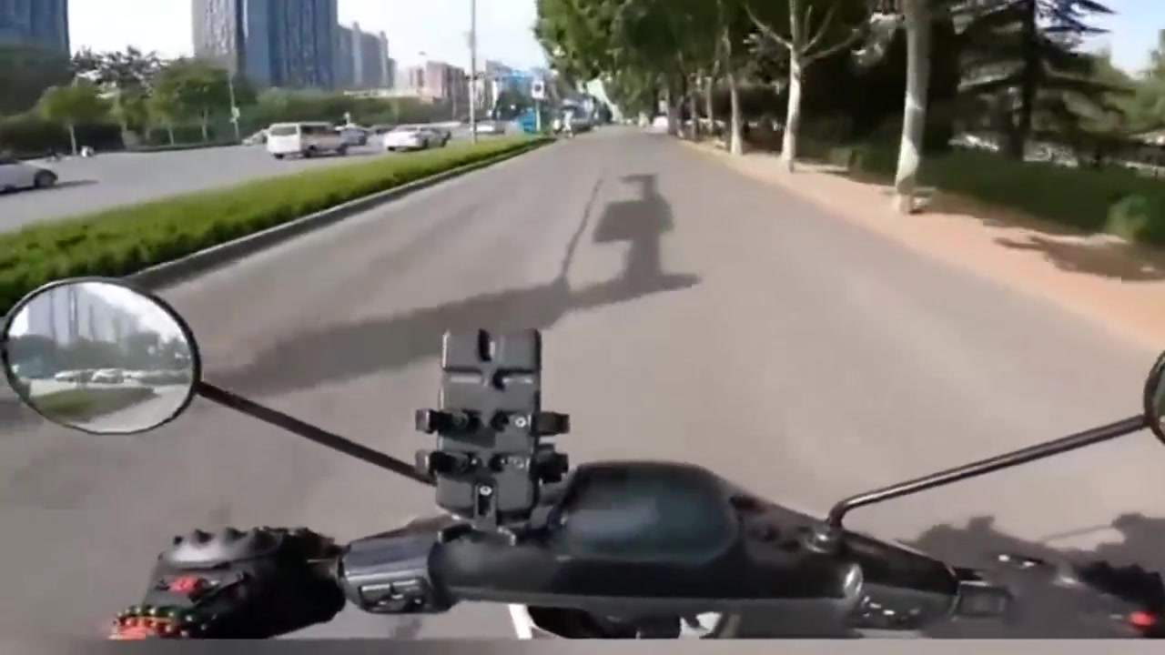几个路口都不带减速，刹车是摆设嘛？