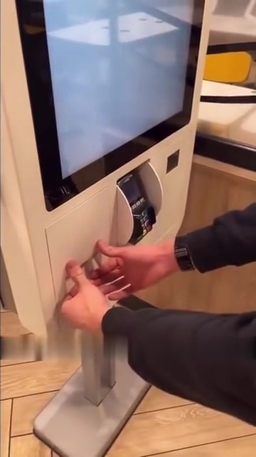 是上厕所没纸，来这里薅点？