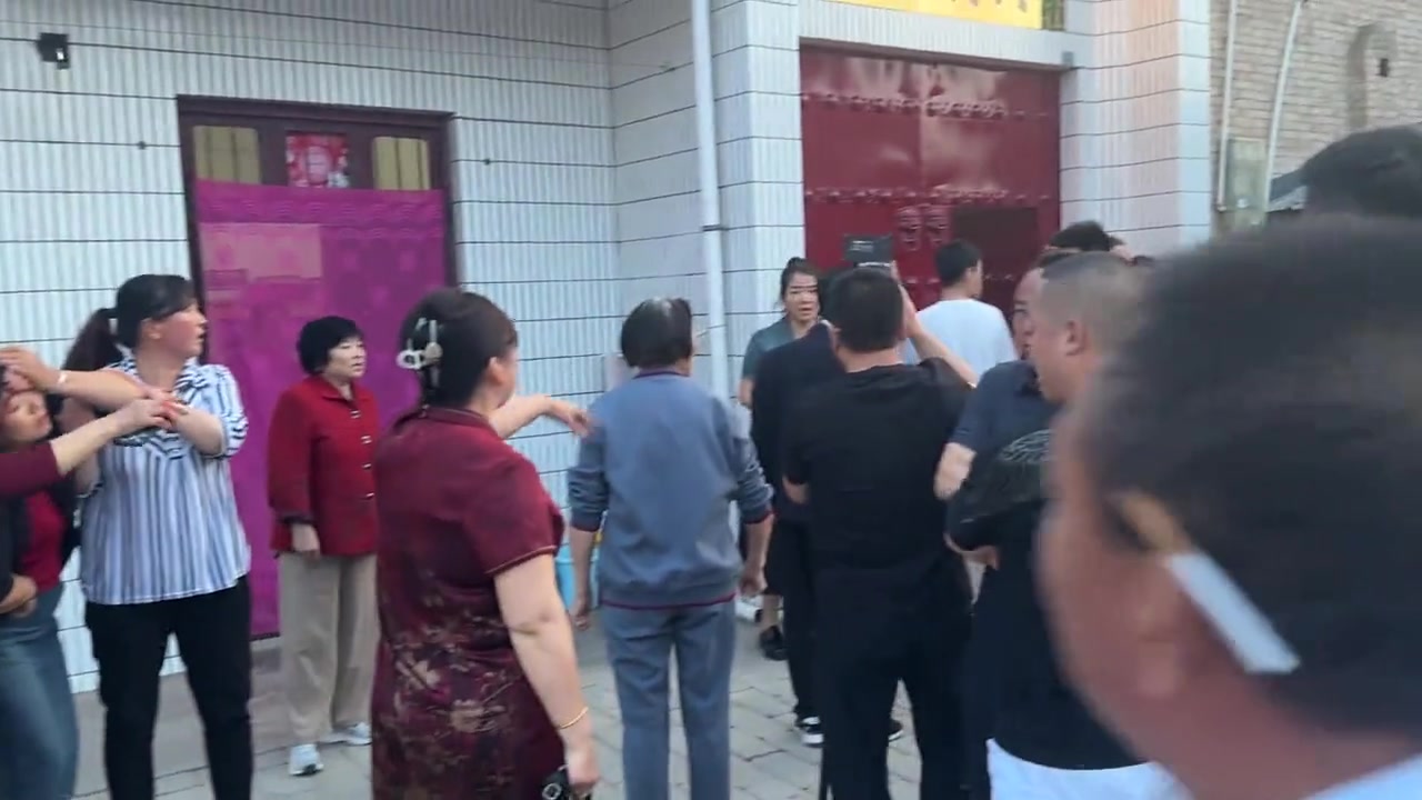 那么夸张？直接把丈母娘整开瓢见红了