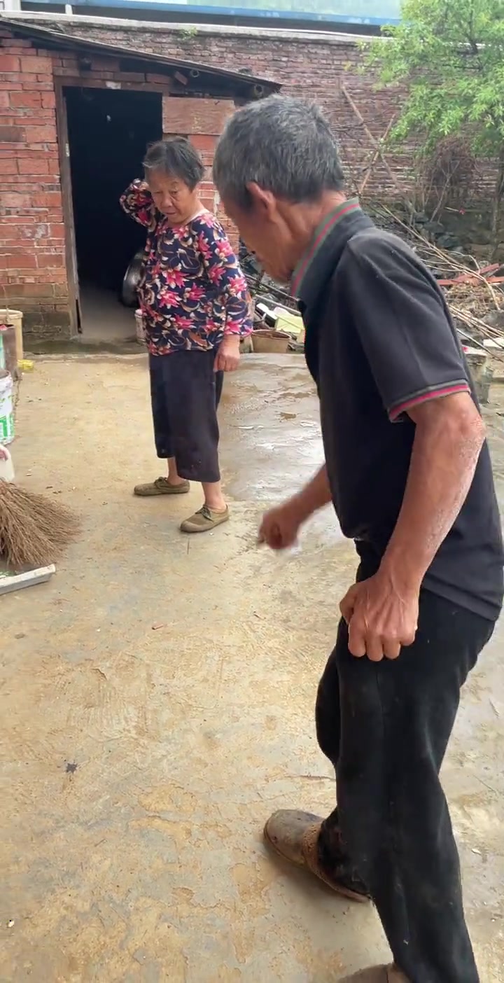 奶奶：我滴乖乖，你来真的啊？？