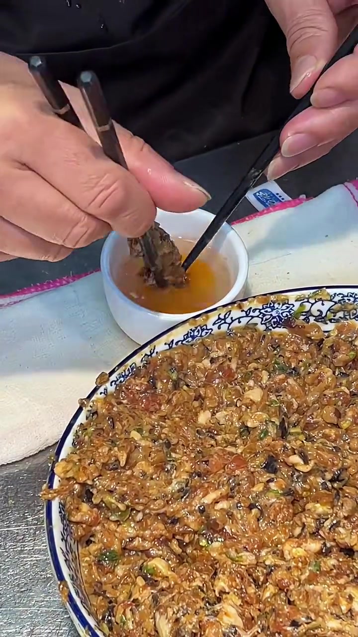 非遗美食“灌蛋”看起来也太好吃了！