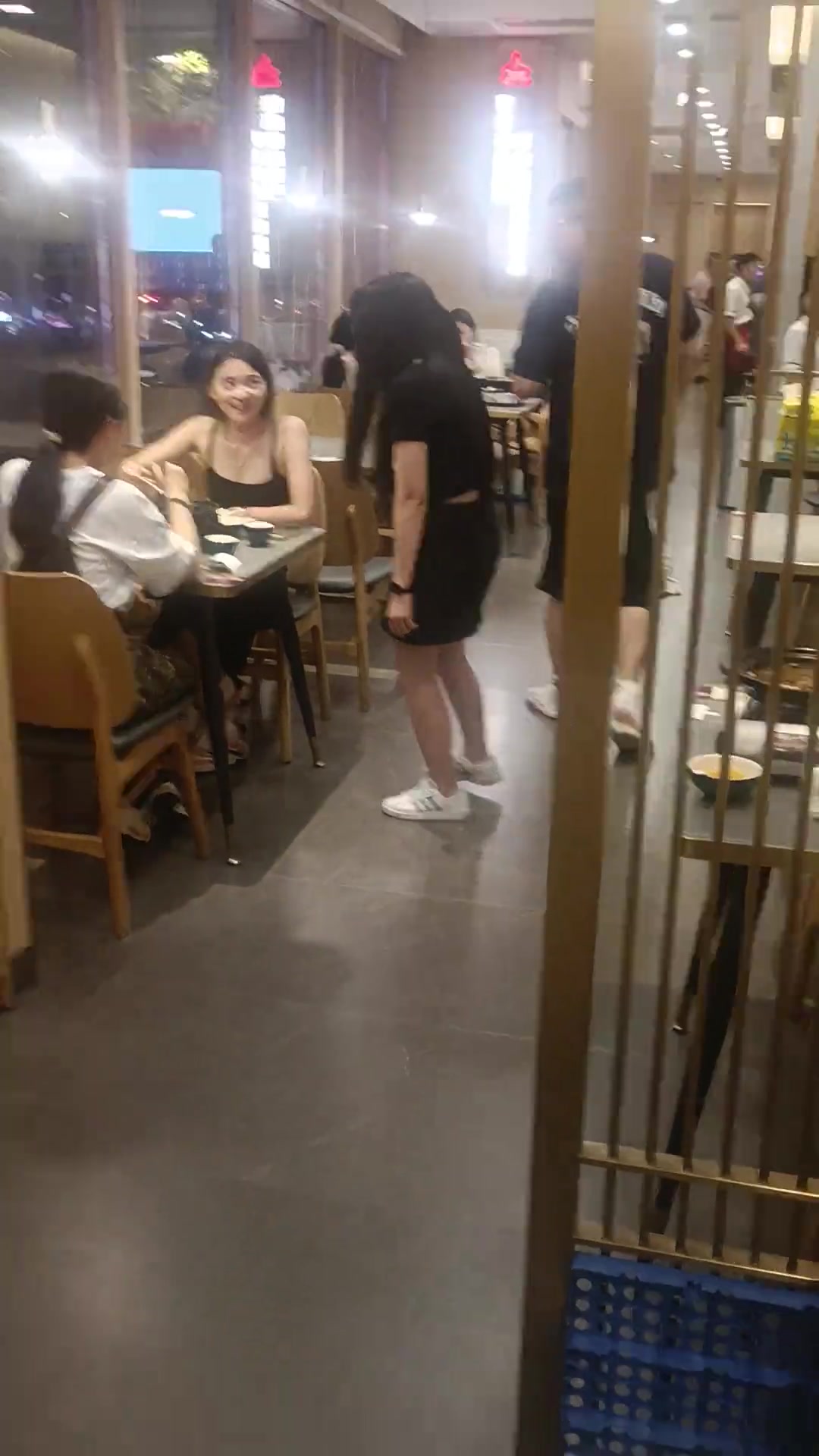 有个姐姐就是好呀，关键时刻能帮忙要联系方式