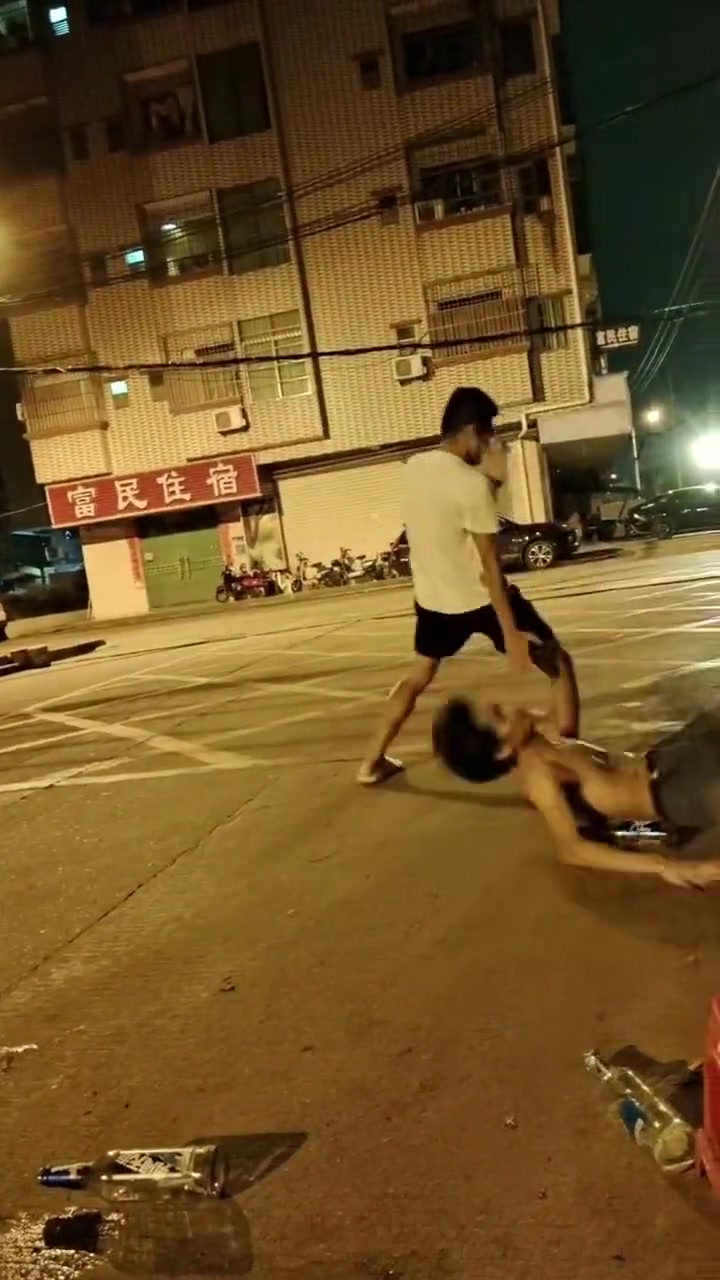 兄弟不服非要让别人露一手