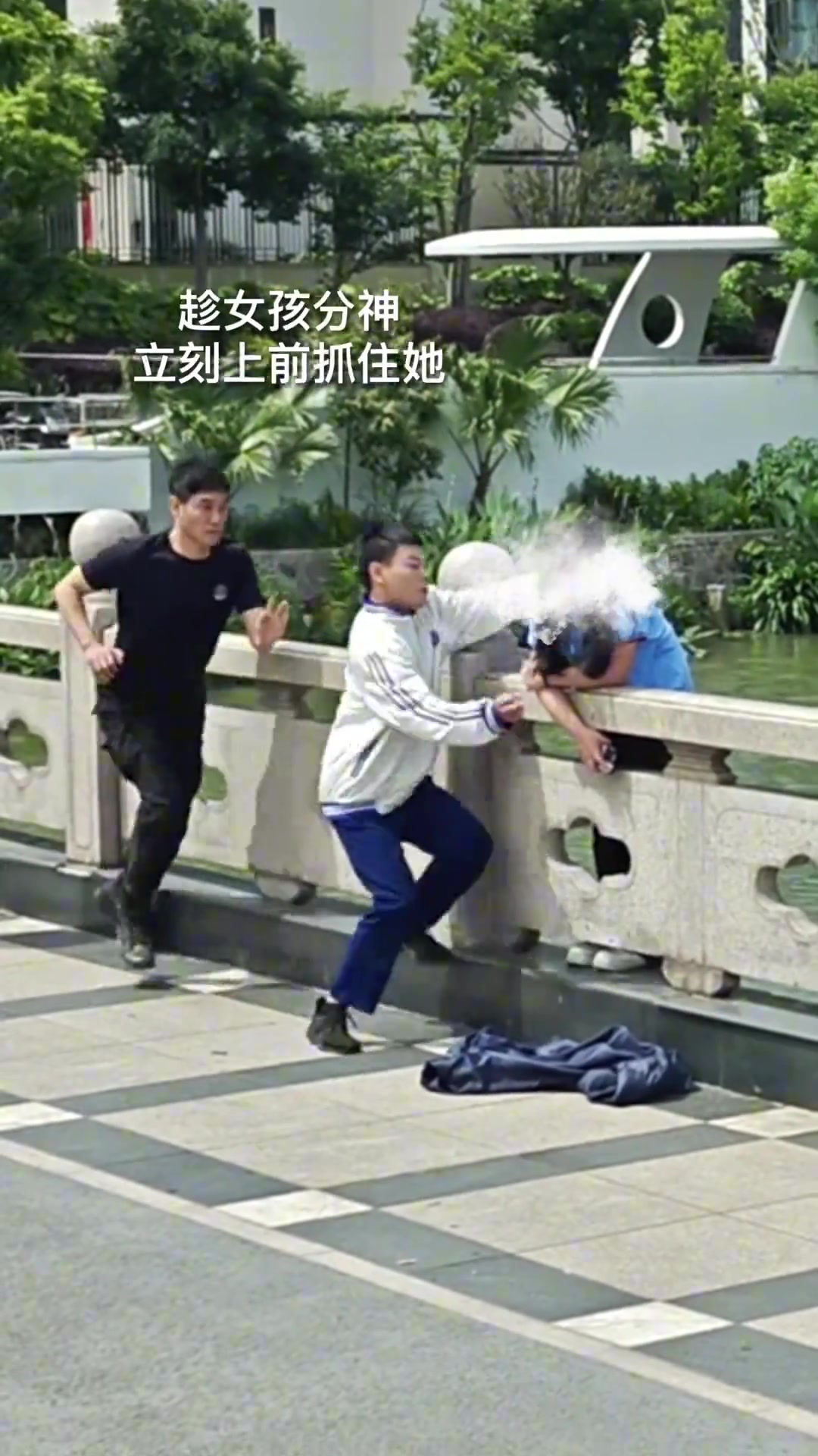 消防员也还是一群孩子