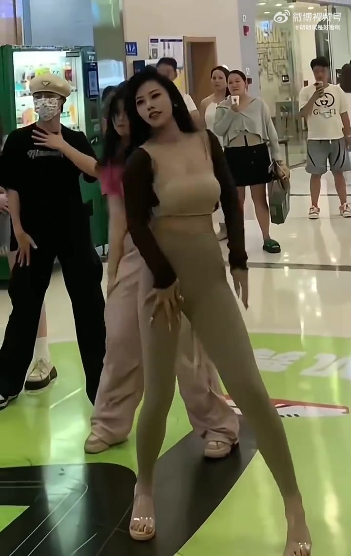 为什么会有男生在里面