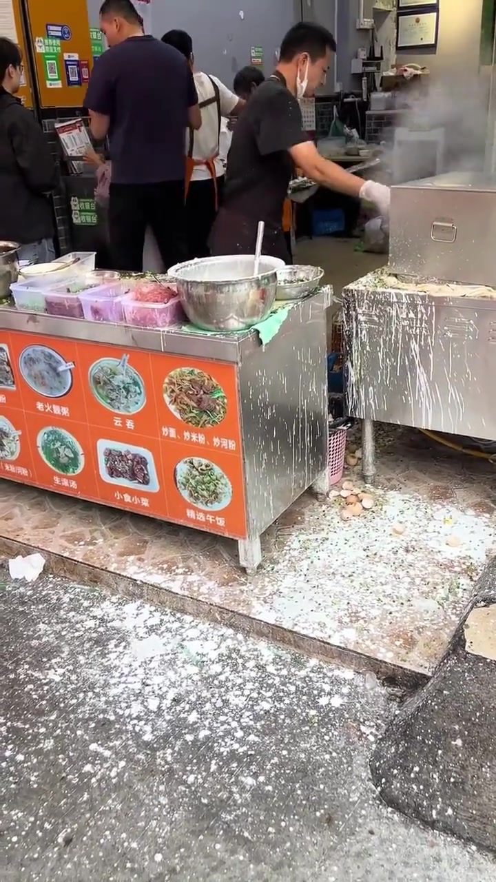 老板怎么开个店，痛苦面具都带上了