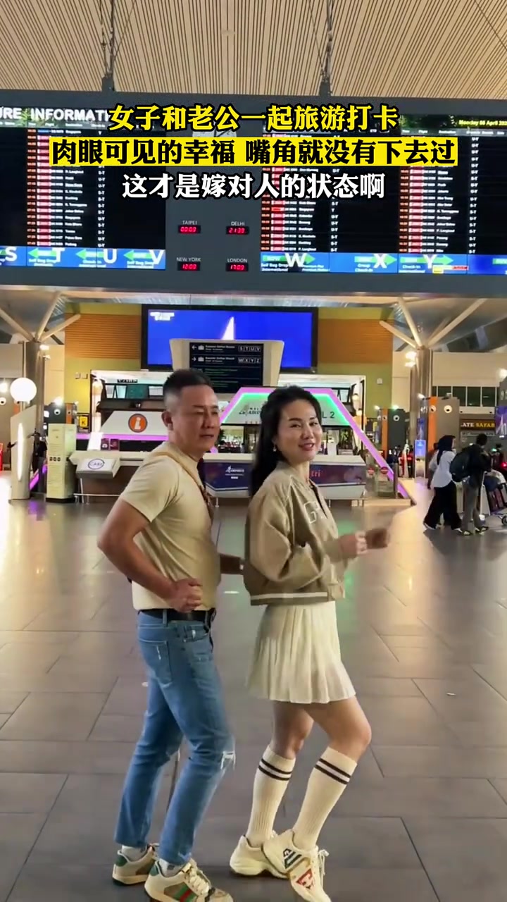 这才是嫁对人的状态啊！！！不变的是爱情和那条牛仔裤