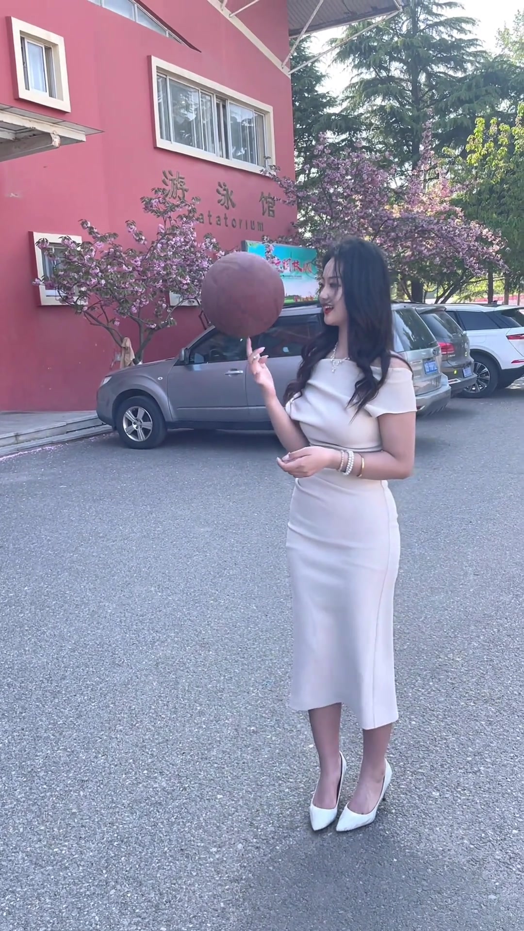 现在不会点篮球技术，都不好意思谈恋爱了~