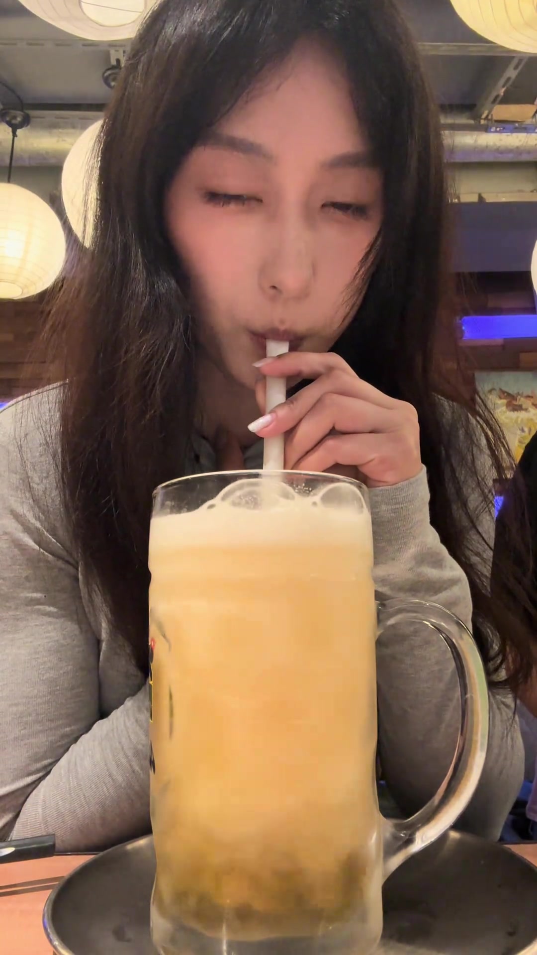 她这样子 会不会醉得特别快？