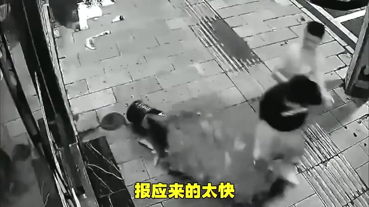 让你手欠！现世报来了！