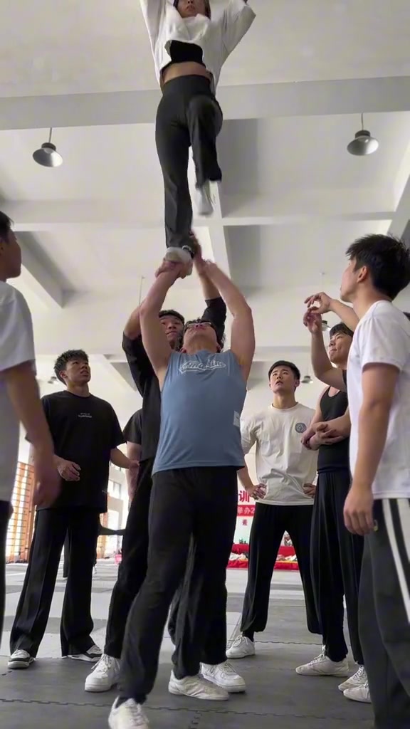 这样训练是不是有点暧昧了 哈哈哈