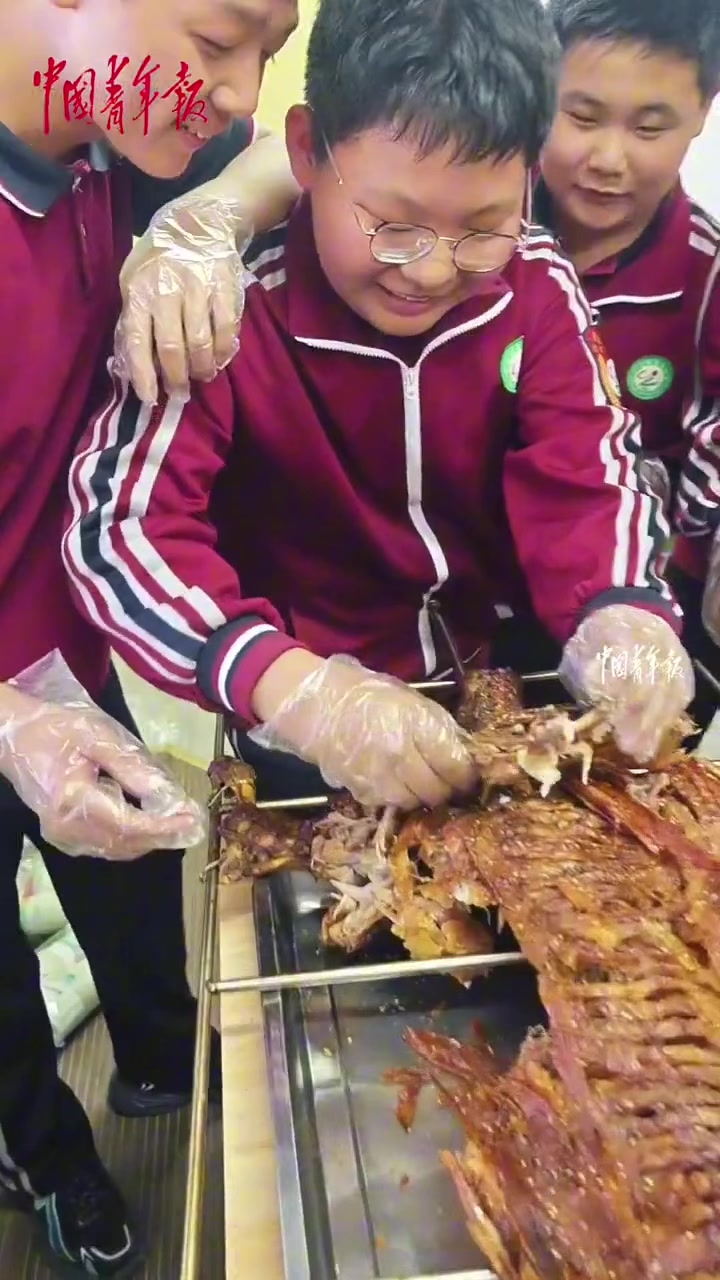 这会是他们校园回忆里很重要的一天！