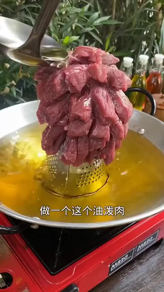 所以一开始把肉架起来的作用是？
