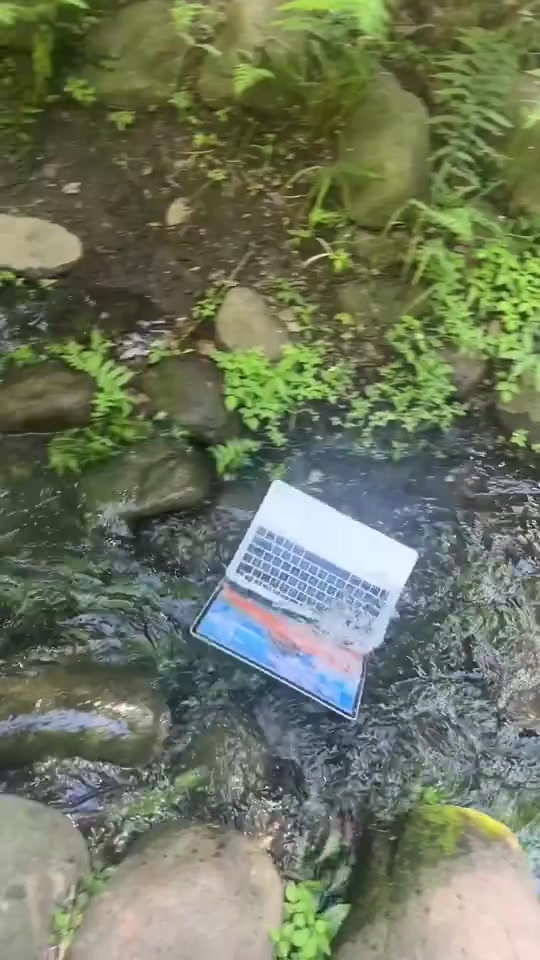 这笔记本应该是模型吧！！