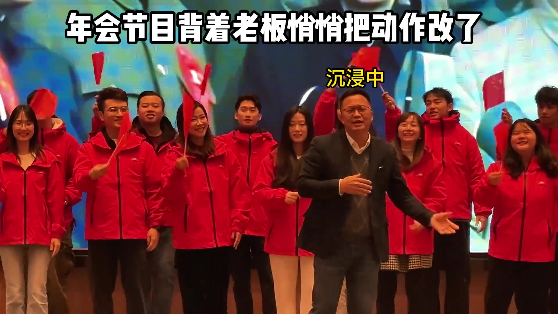 老板：摄影师明天别来上班了 竟敢怼我脸拍