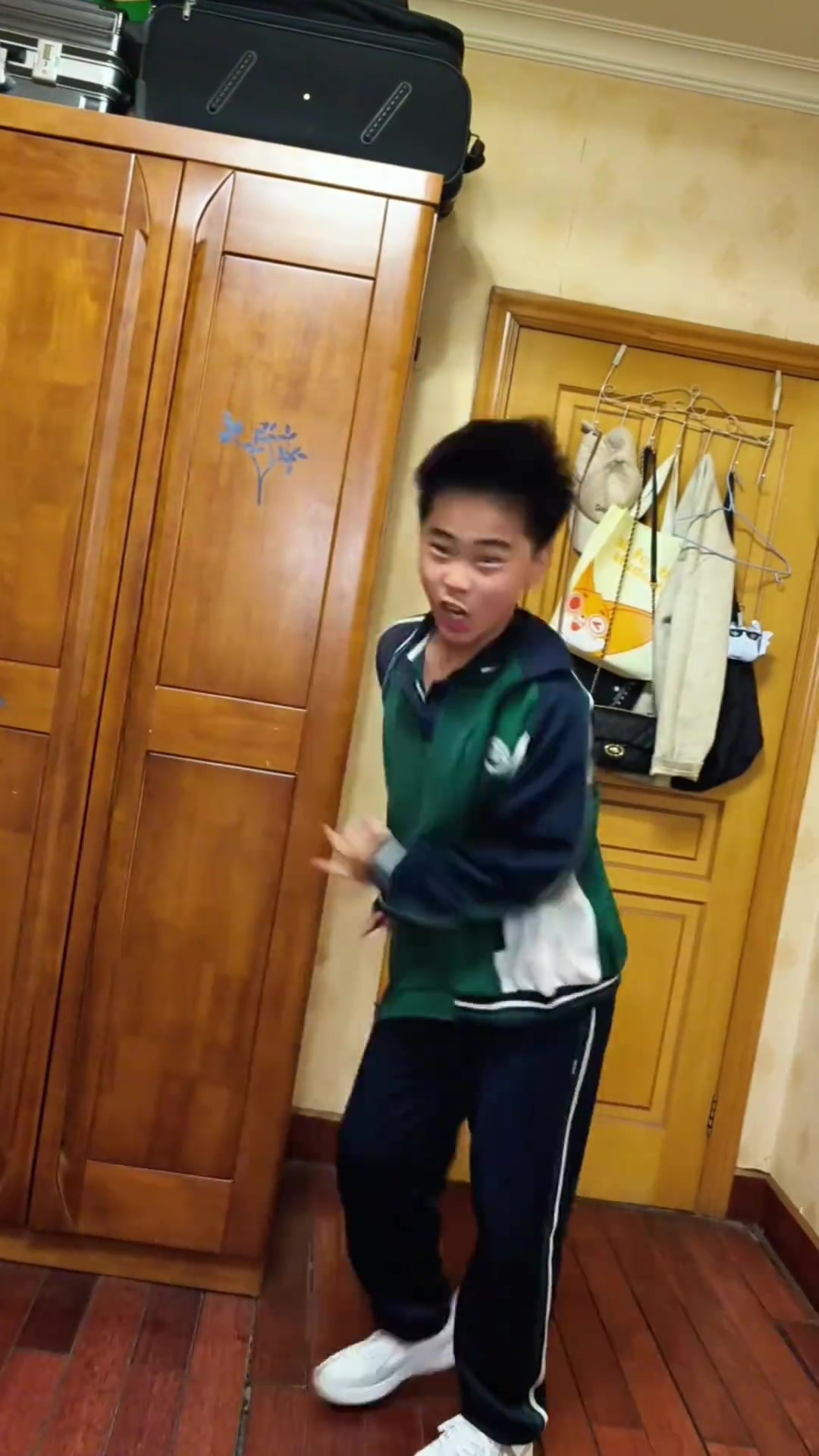 小孩哥跳这段舞蹈真是让人眼前一亮