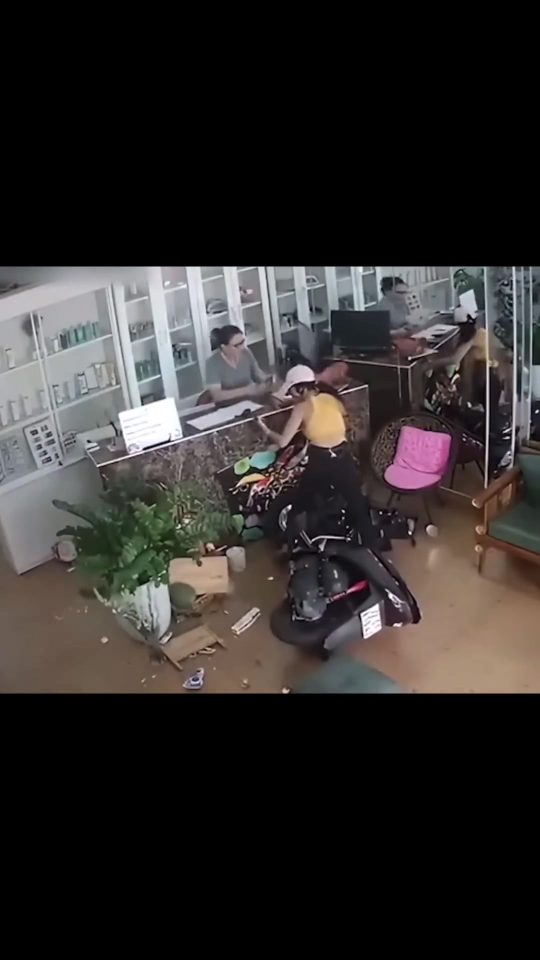 “大小姐驾到 通通闪开”
