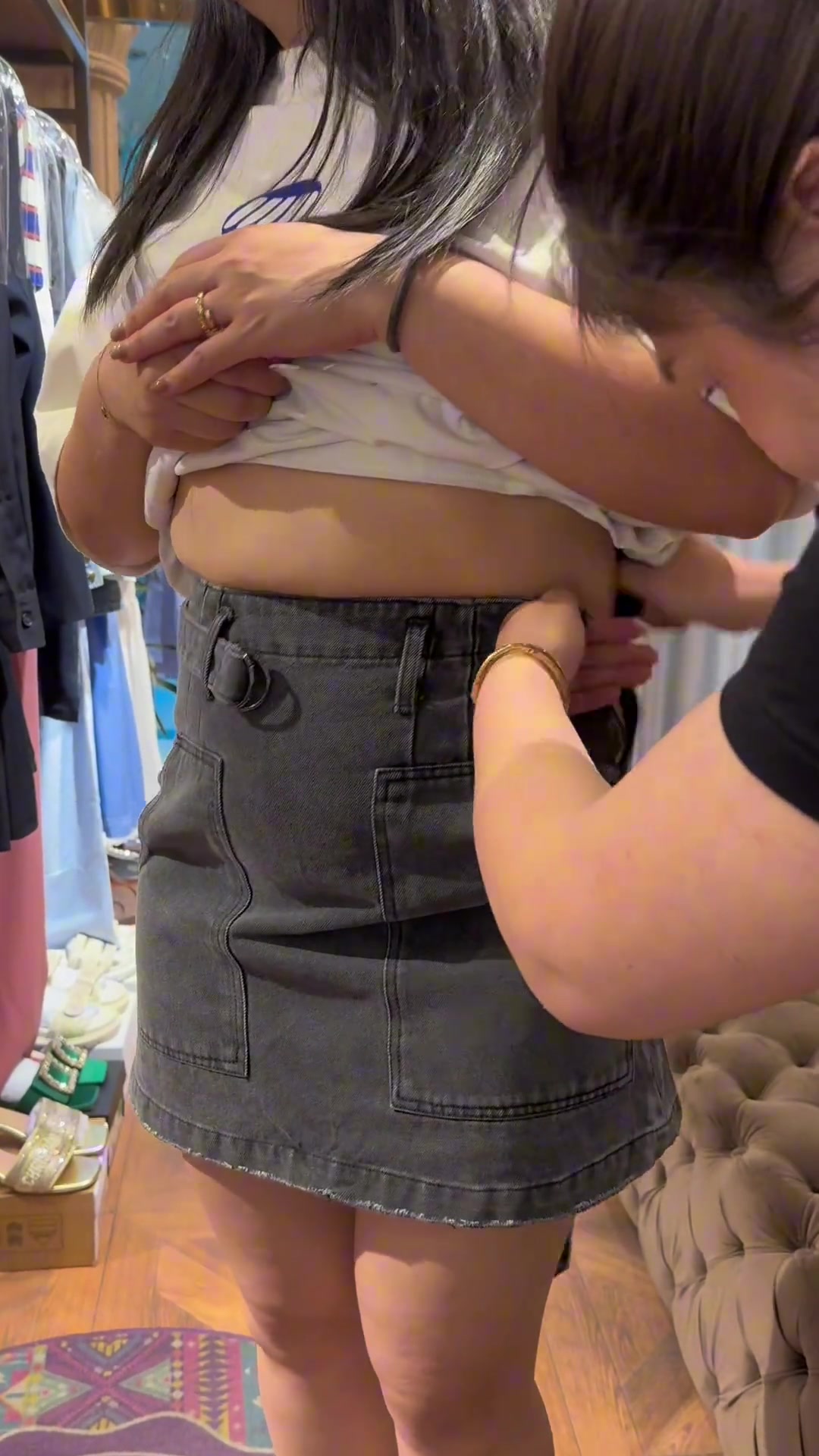 你这裙子非卖她不可吗？试衣的最高境界！