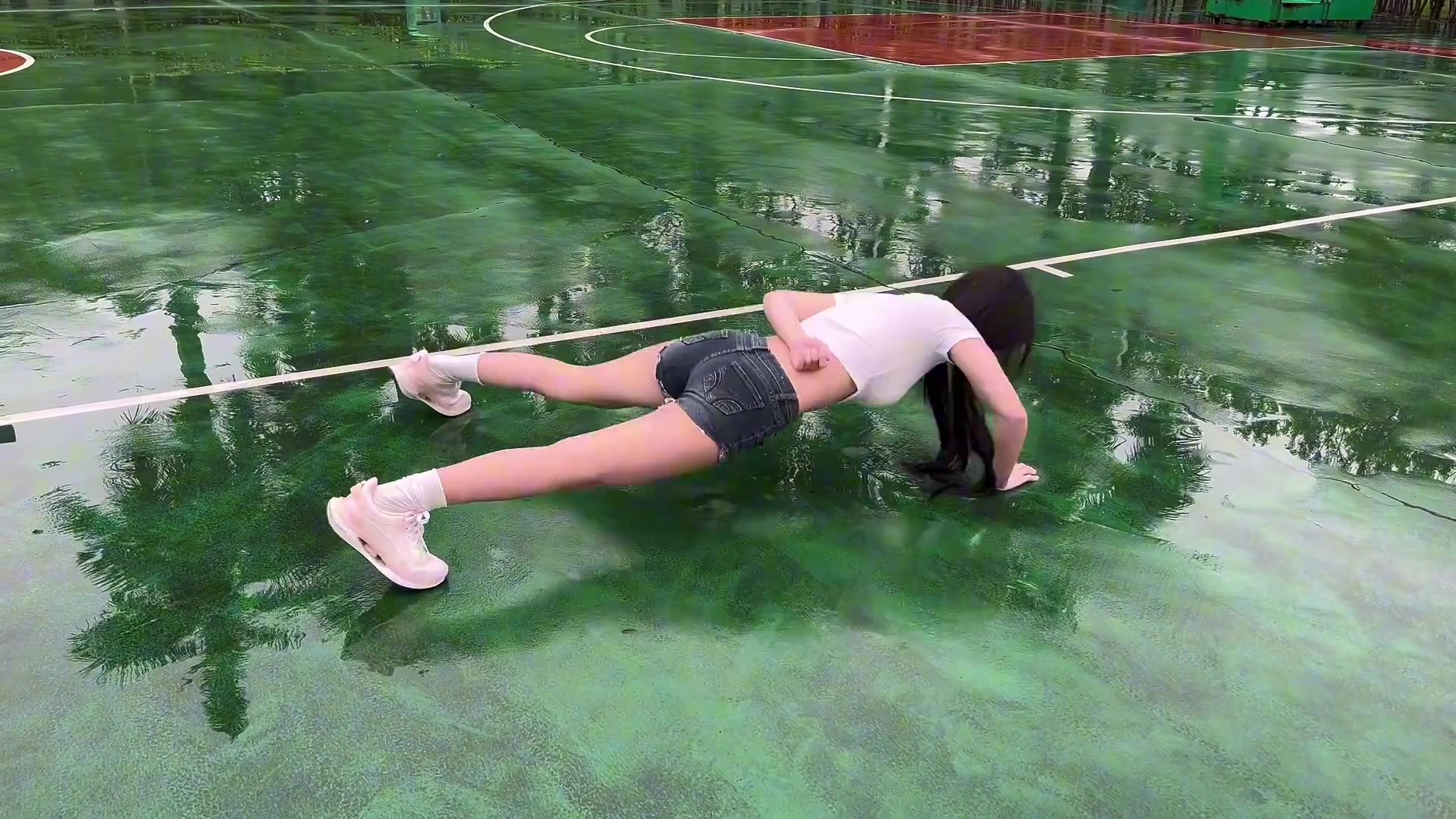 雨天做个俯卧撑，头发都不处理一下？