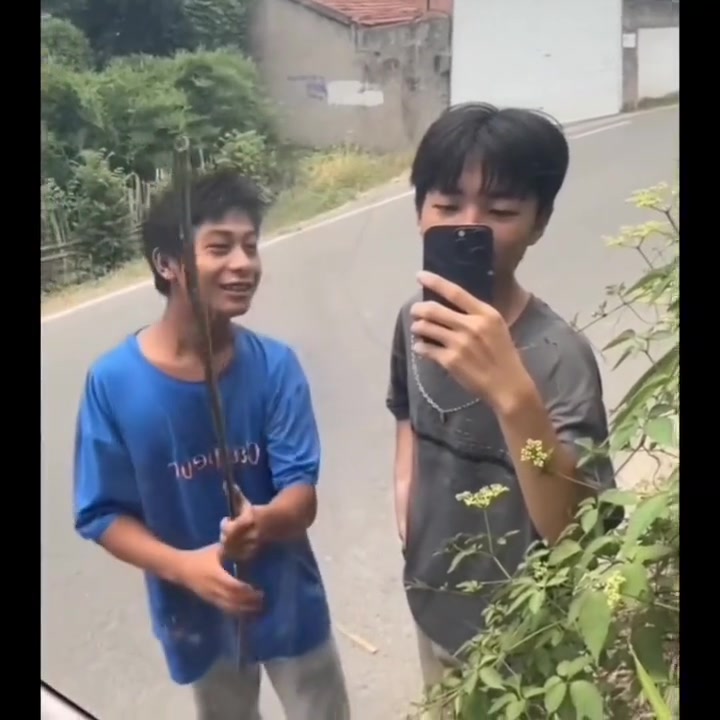 没礼貌，一声不吭就走了。