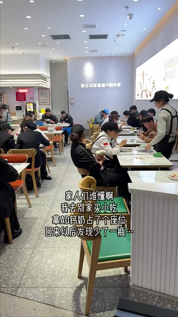 他明明可以全部拿走，却还给你留了三瓶甚至加了两块钱