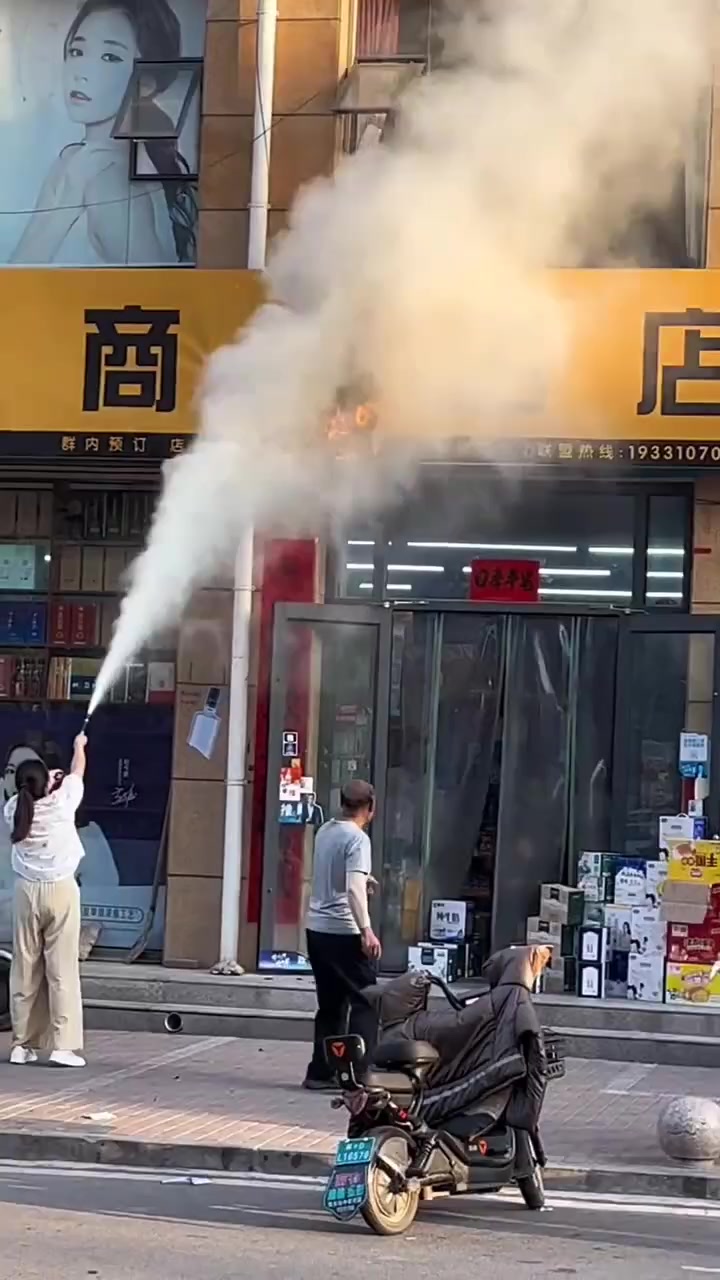 刚开业就着火了，以后肯定红红火火！