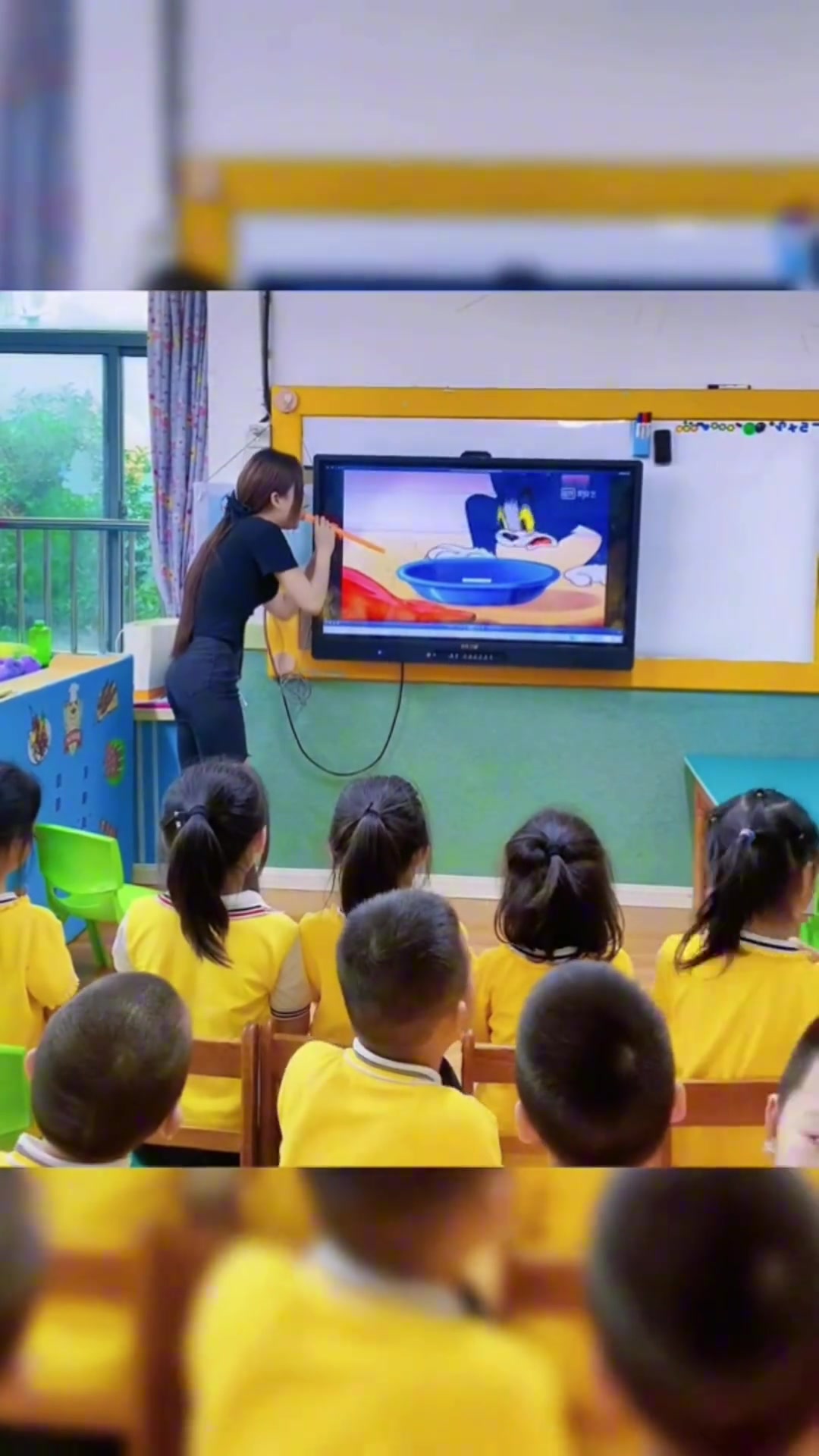 幼儿园有欢乐老师那就欢乐多呀~