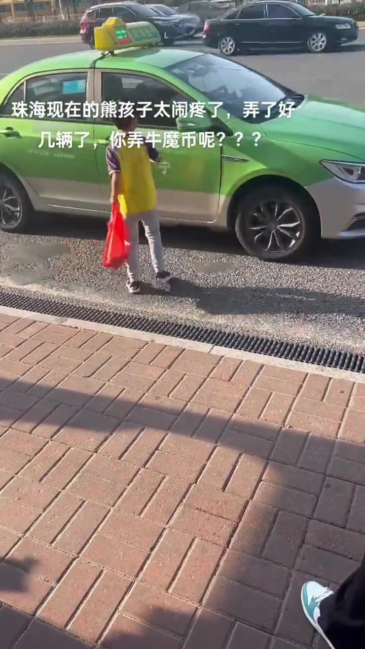 现在这孩子咋了，学习压力大？