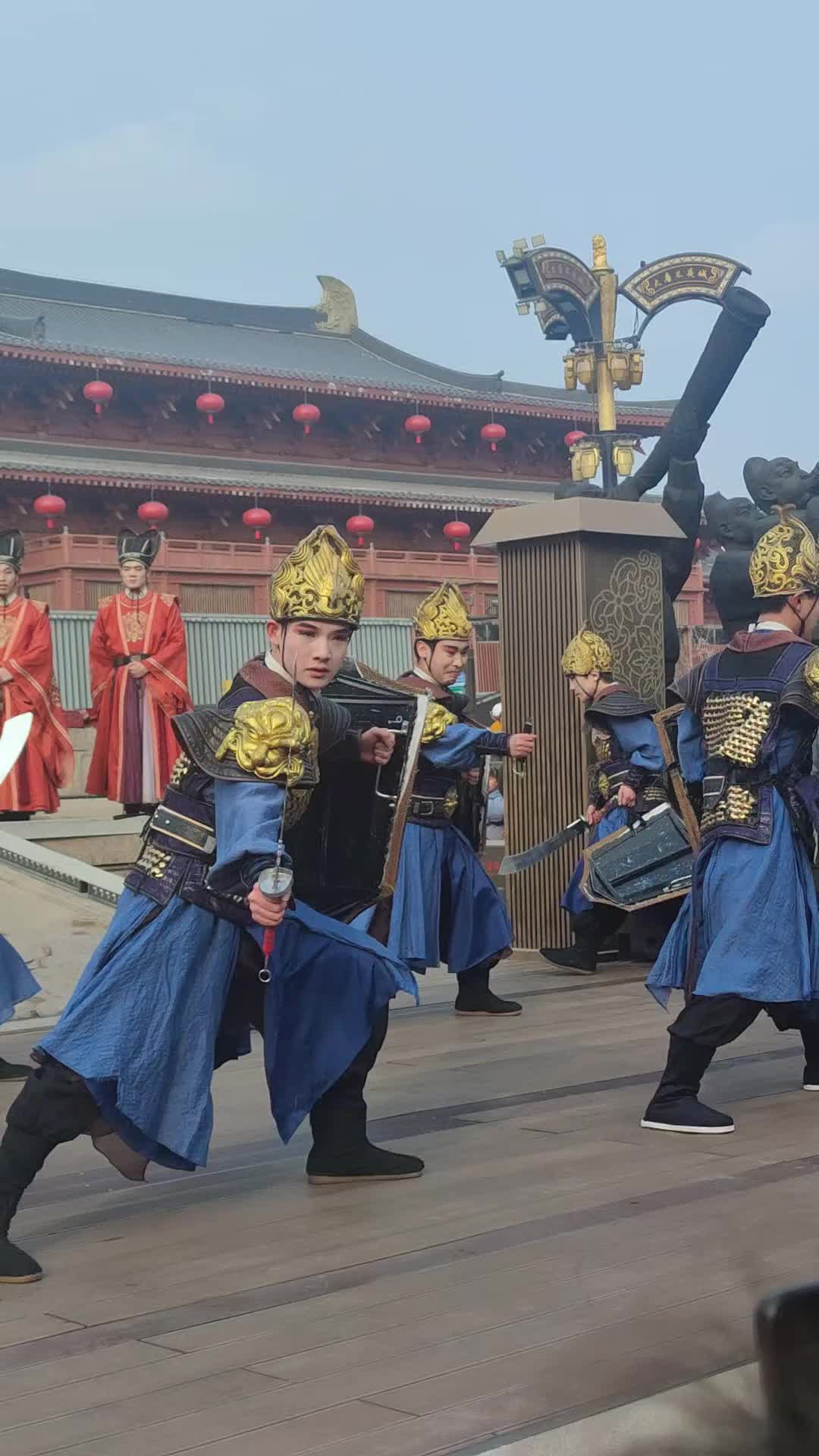 他好像真的快碎了。。。