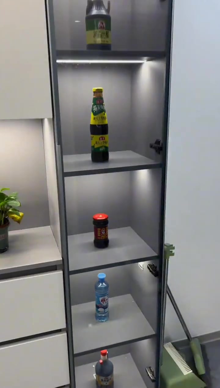 “老干妈”这辈子都没想到自己能上展柜