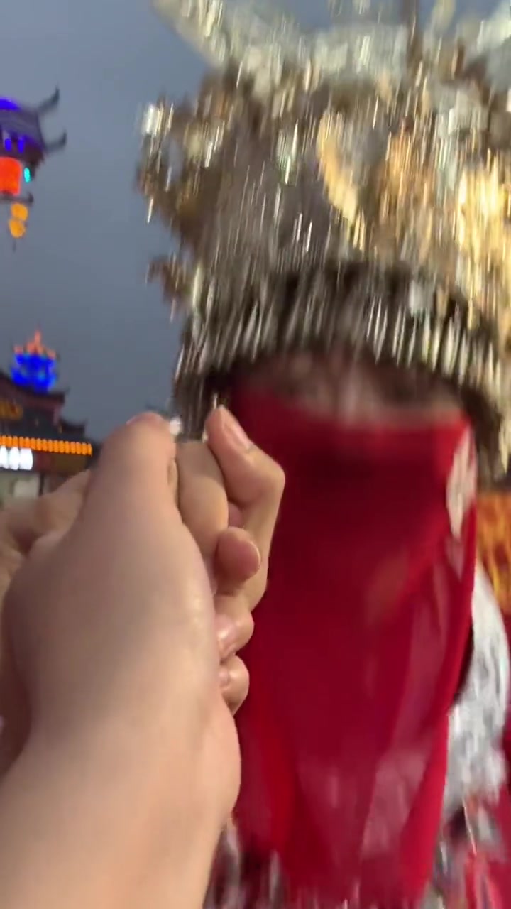 别上头！她对每个人都这样