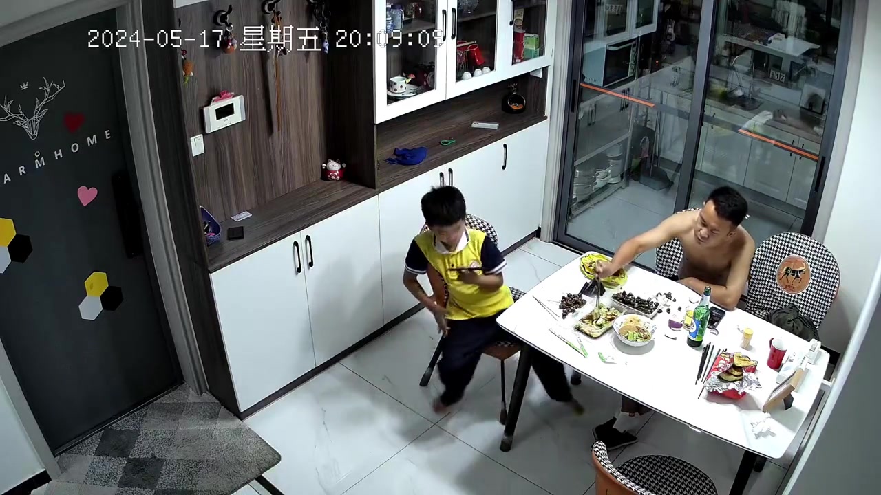 儿子突如其来一段唱跳，爸爸竟然如此淡定