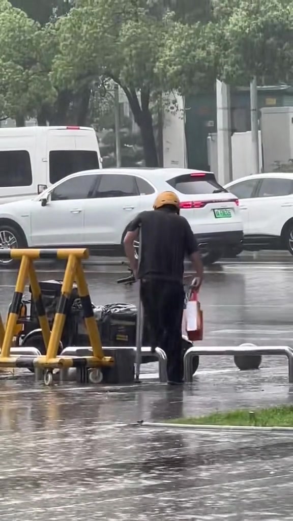 生活很苦，但你坚持的样子很酷！