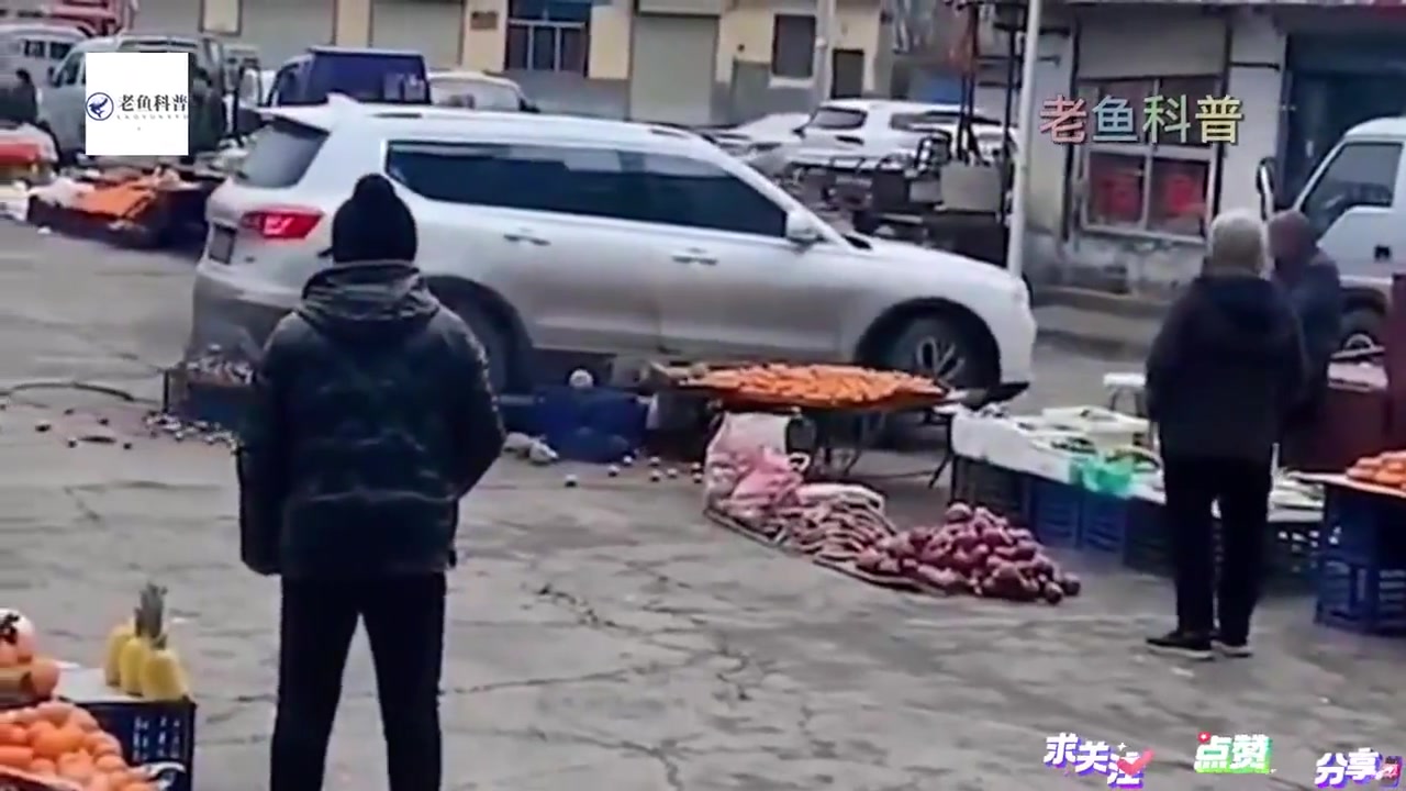 摆摊可以，不给人留路，就是不对了