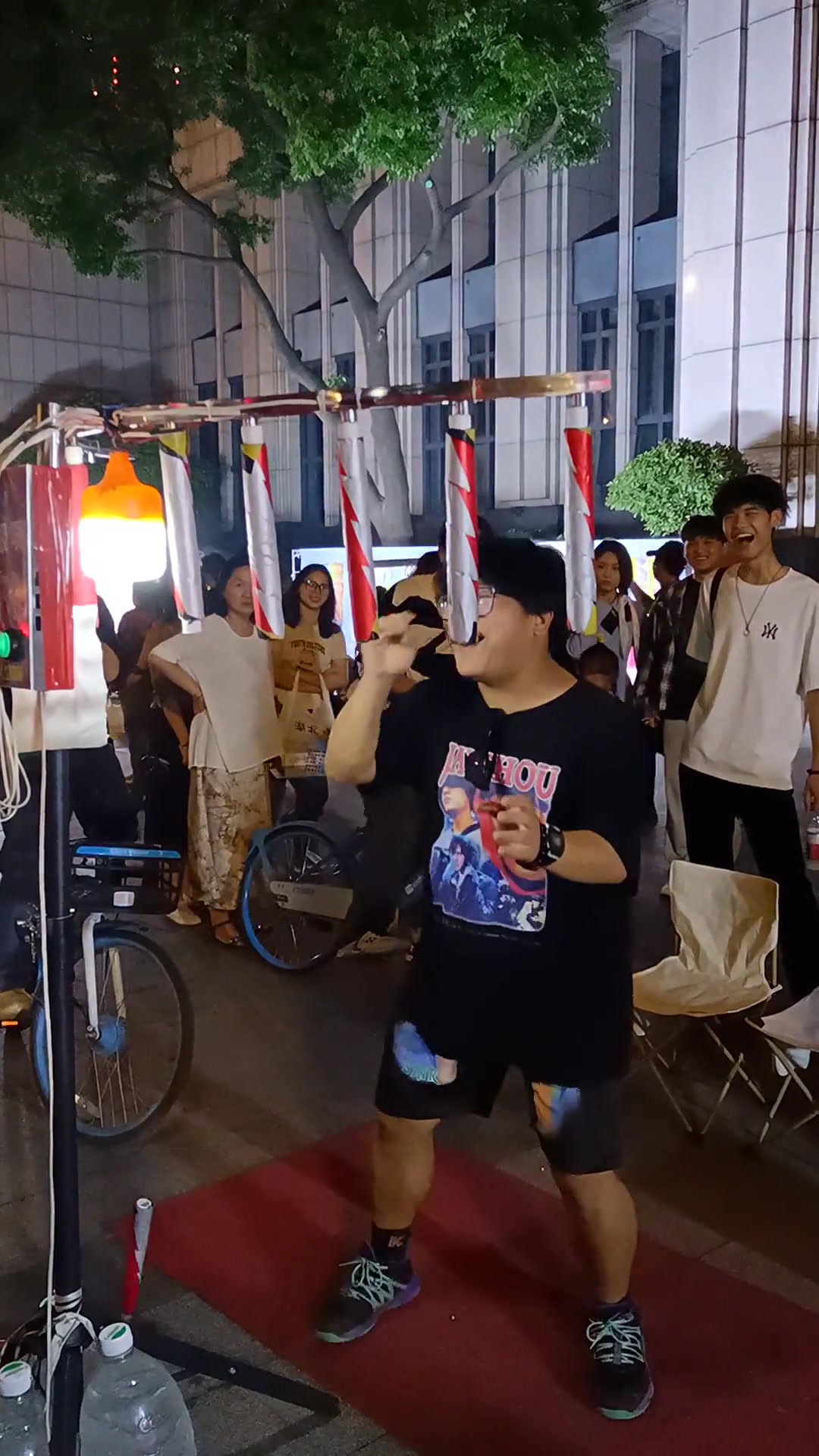 这个挑战，我只佩服那些能接住第一根的人...