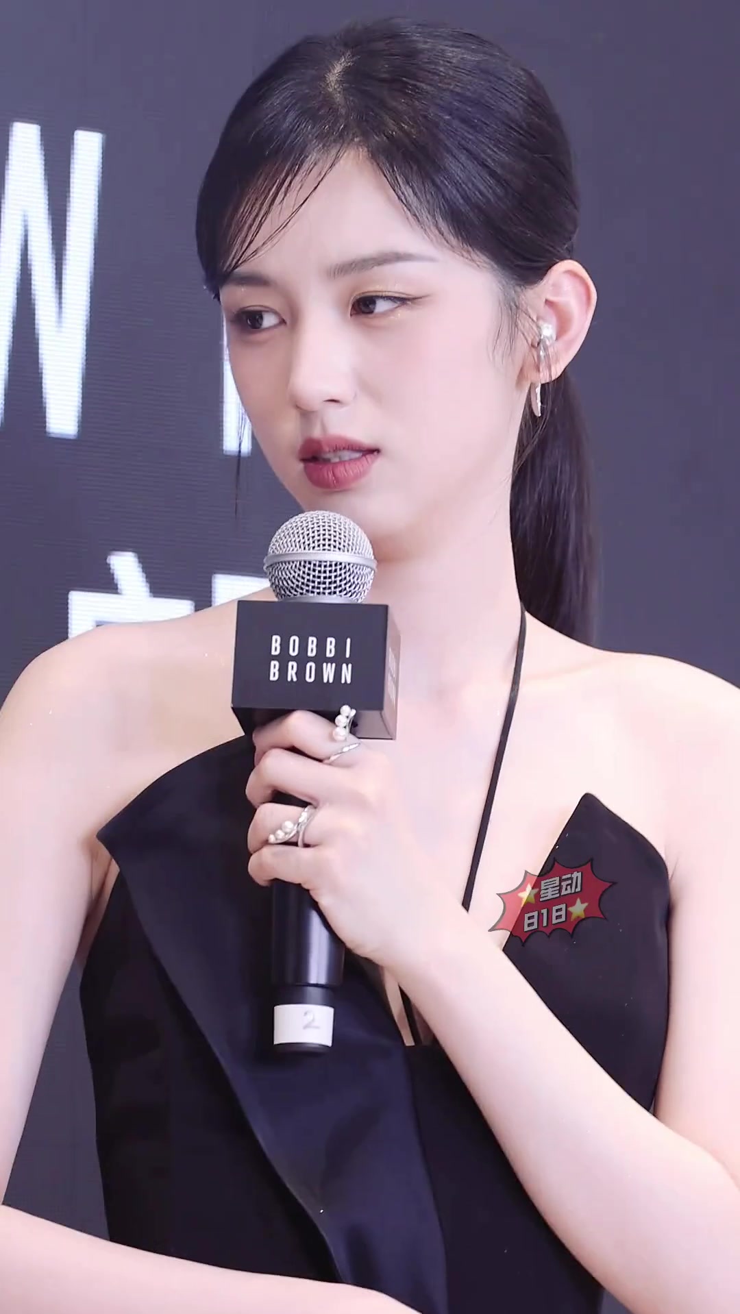 美女就是经得起怼脸！吧友们喜欢今天的周也么？