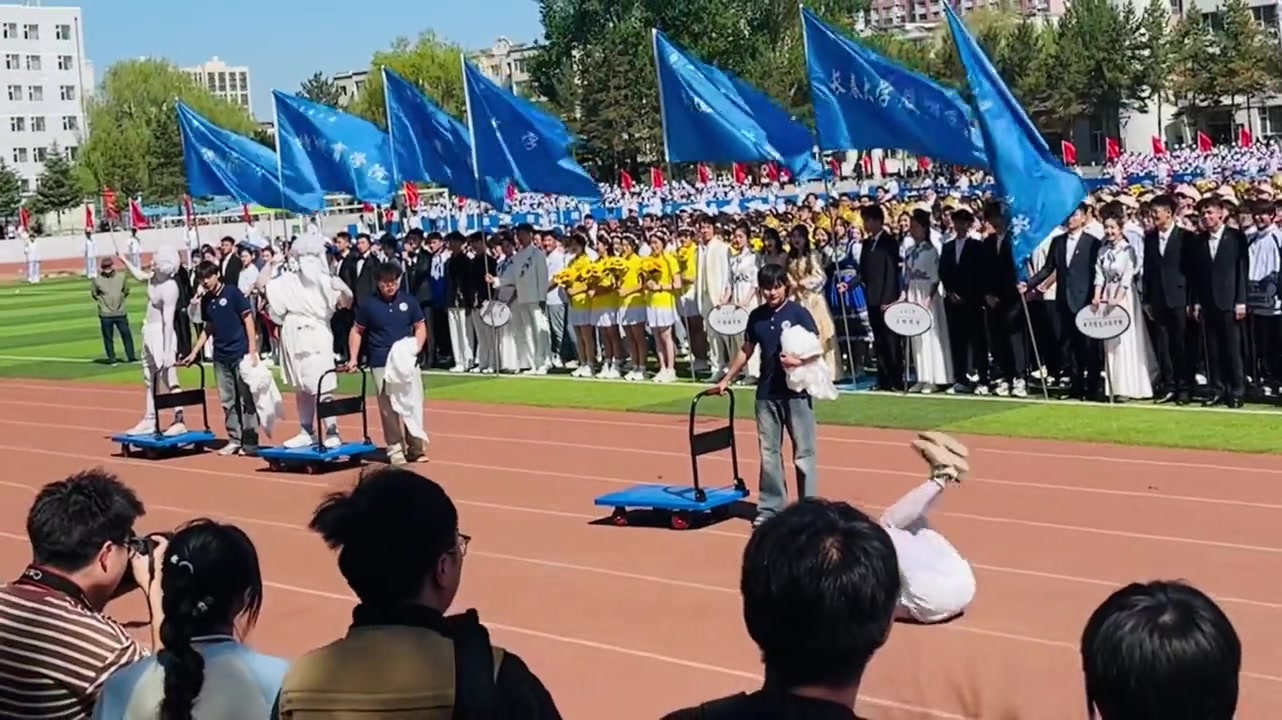 同学，明天还来上课吗？