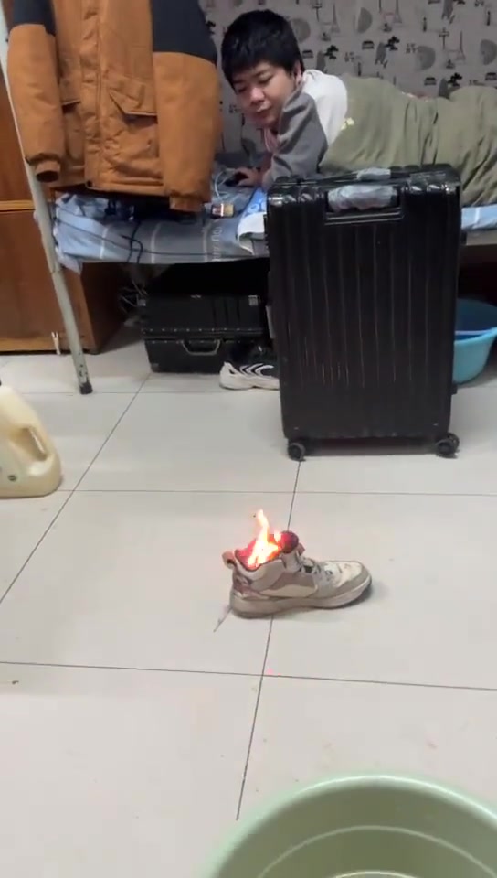 室友说他脚不臭，我是不相信的