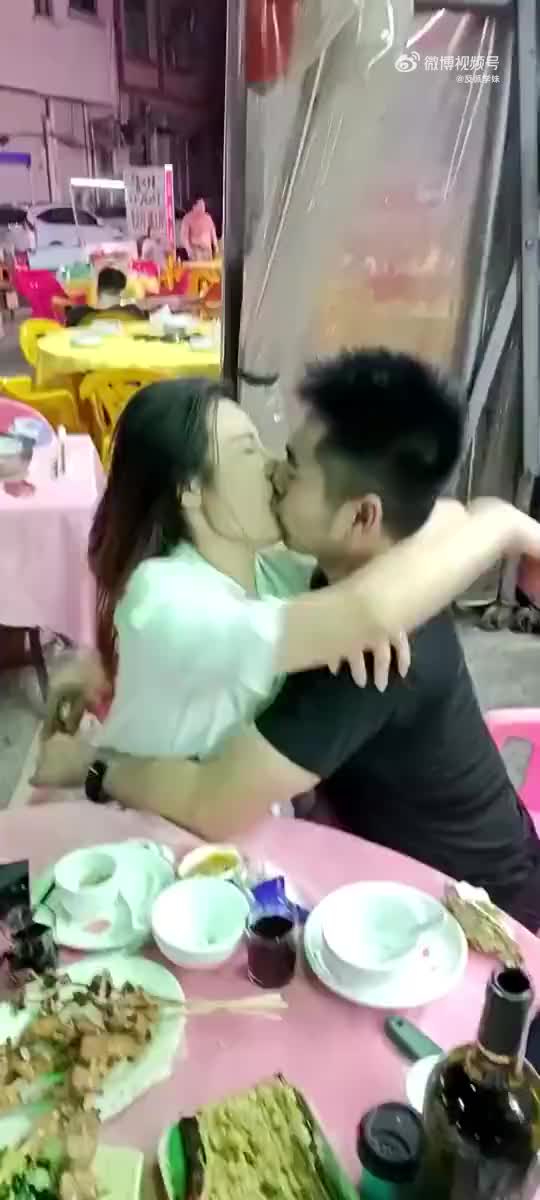 这又是哪里的聚会，太肆无忌惮了吧..