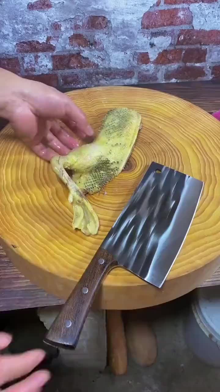 这能吃的下去？鸭毛是一点没弄干净