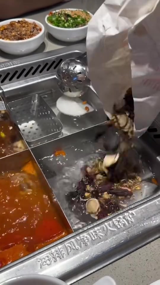 把中医馆的酸梅汤带到海底捞煮，也是第一次见