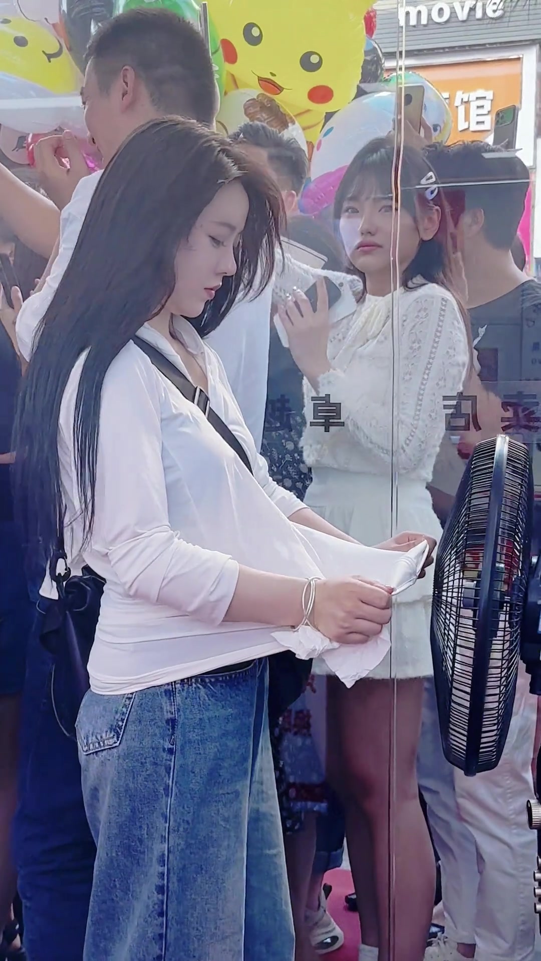 她只是想把衣服吹干，你瞎拍什么呢？！
