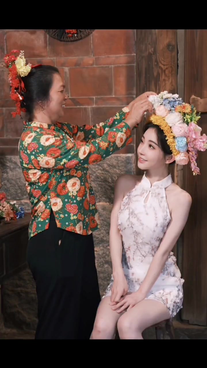 冯提莫的短旗袍 路人视角，你别说还怪好看的~