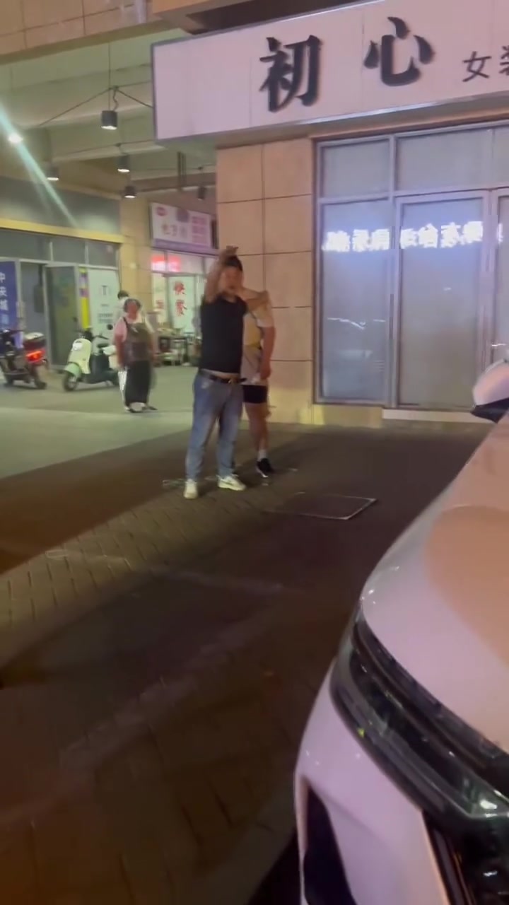 保安：我才拿这点工资，凭啥拼命啊？